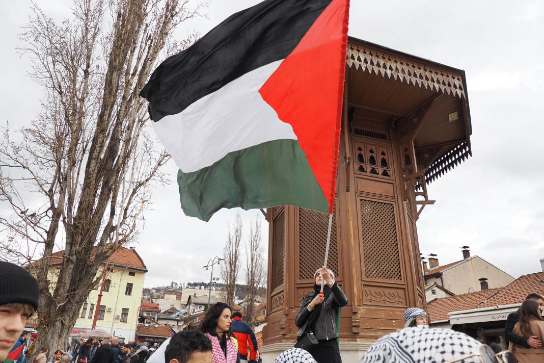 Londra ve Saraybosna'da İsrail protestosu! Binlerce kişi sokaklara döküldü 41